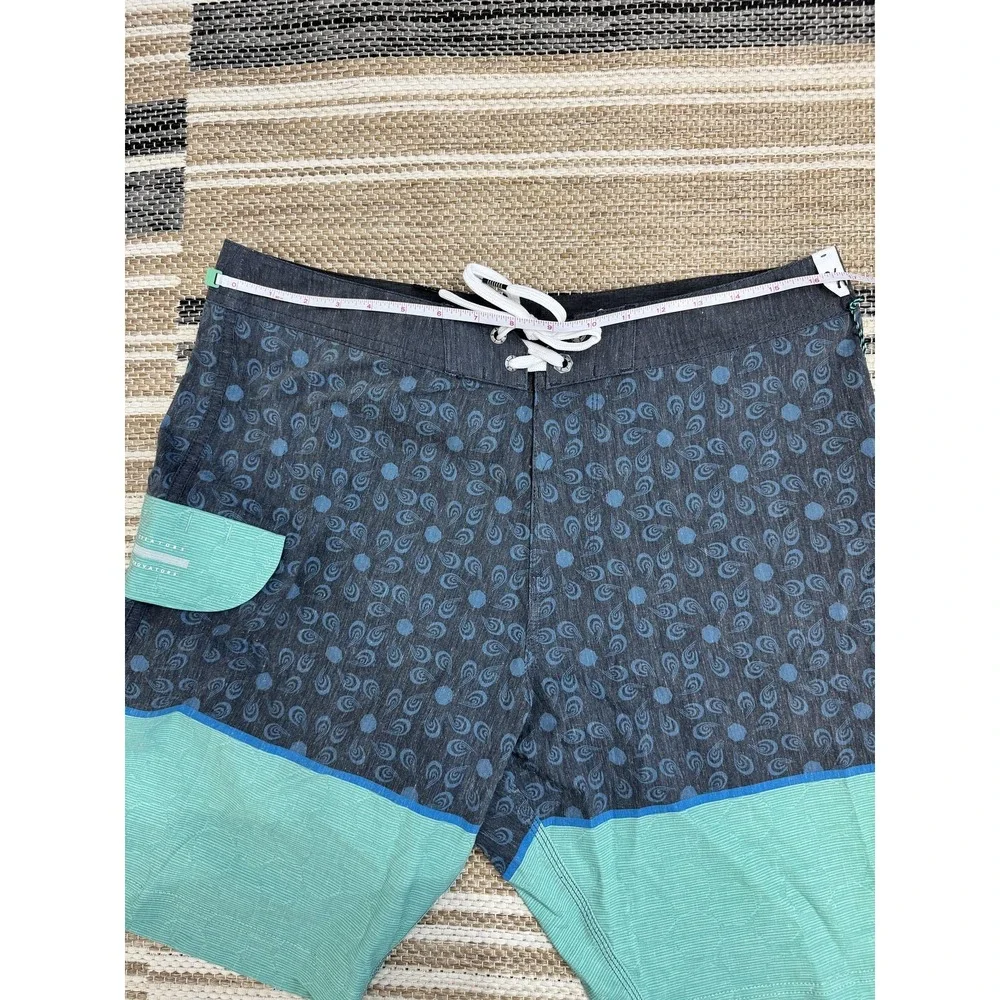 Vissla Surfrider 20 Board Shorts Mens 34 Blue Paisley Surf Beach Trunks Vacation